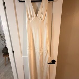 Abercrombie & Fitch Ivory V‑Neck Maxi Dress